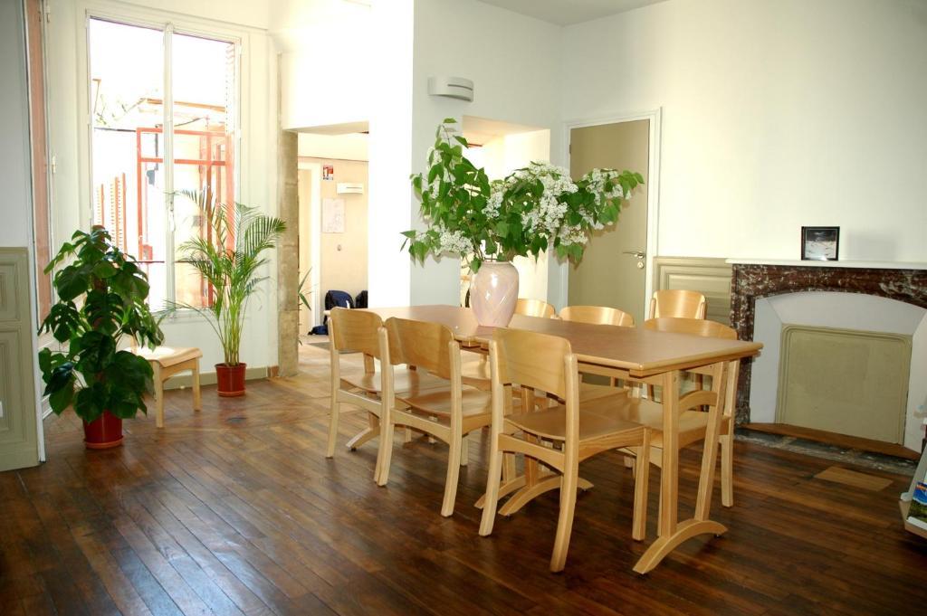 La Maison Des Randonneurs Hostel Auxerre Buitenkant foto
